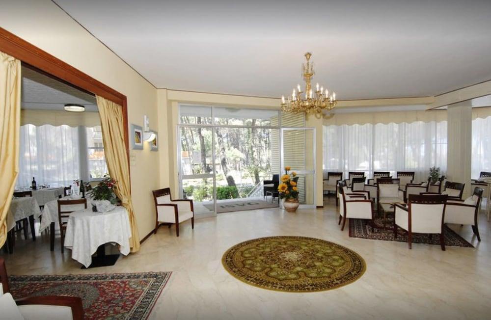 Hotel Dom Milano Marittima Eksteriør bilde