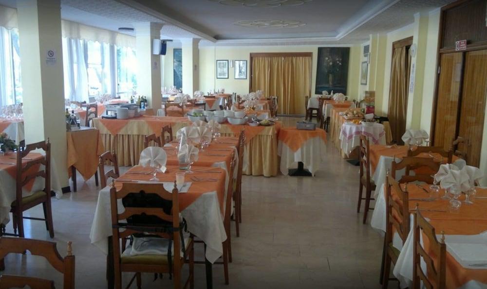 Hotel Dom Milano Marittima Eksteriør bilde