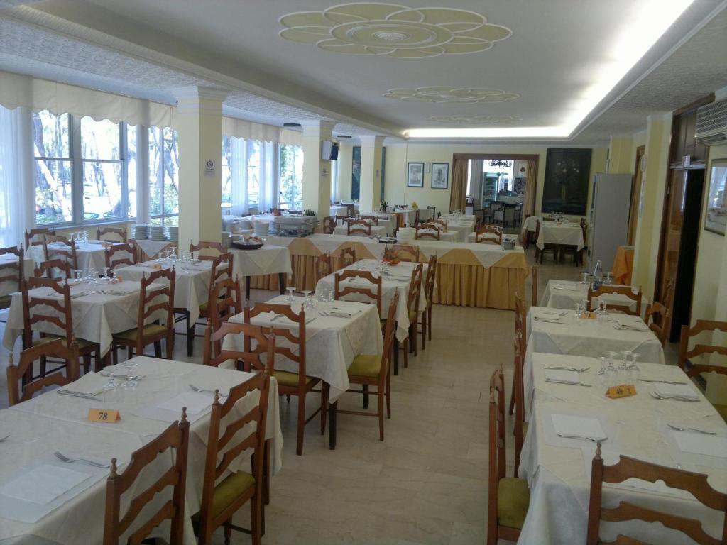 Hotel Dom Milano Marittima Eksteriør bilde
